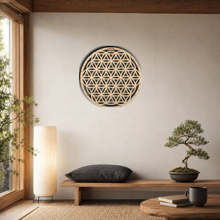 Blume des Lebens DL.2 – Blume des Lebens aus Lindenholz in einem stilvollen Wohninterieur