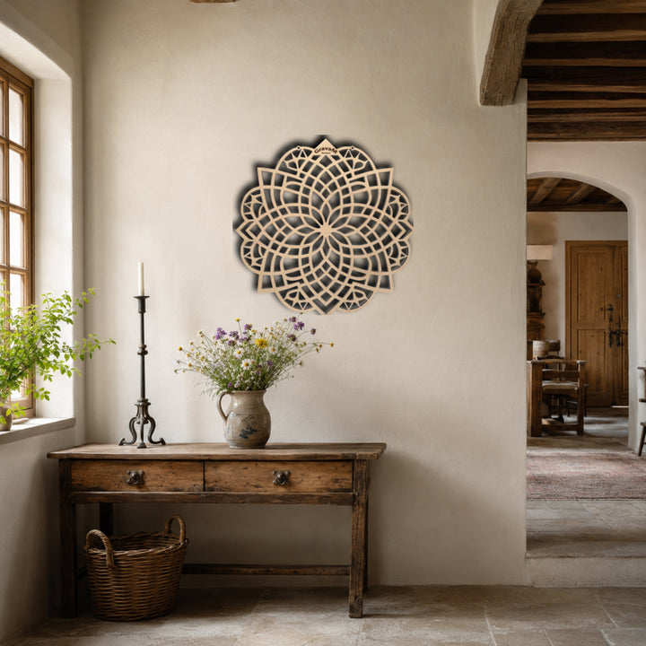 Blume des Lebens DL.8 – Blume des Lebens aus Lindenholz in einem stilvollen Wohninterieur
